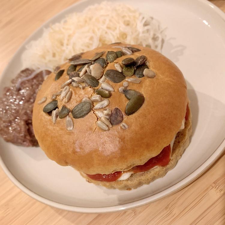 Burger sur Pain Cacahuète | Ariel©