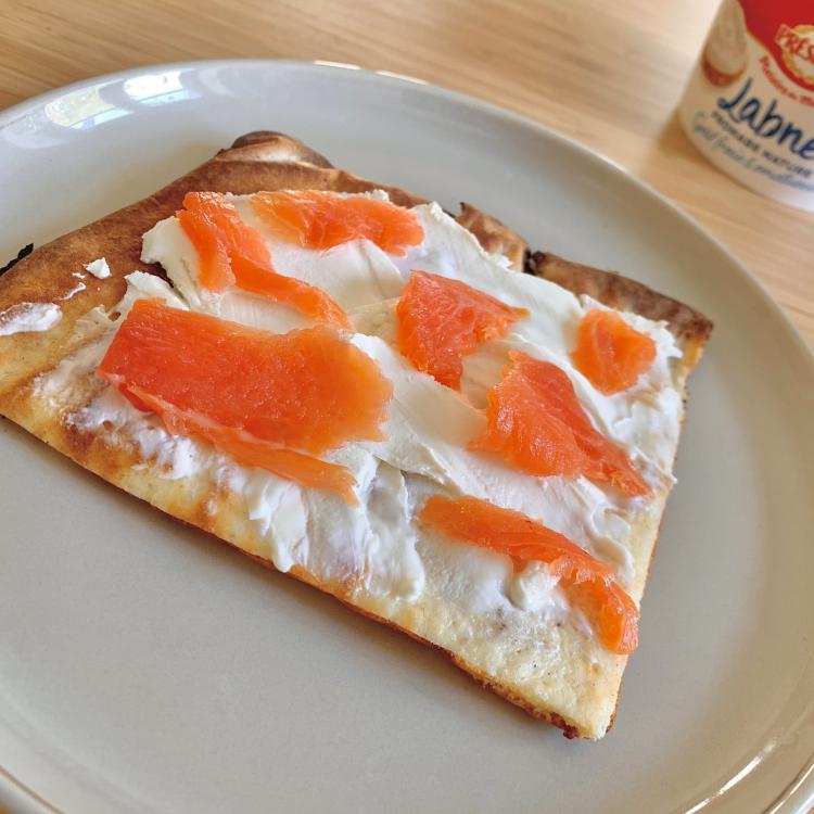 Truite fumée & Labné sur Pain Ricotta | Ariel©