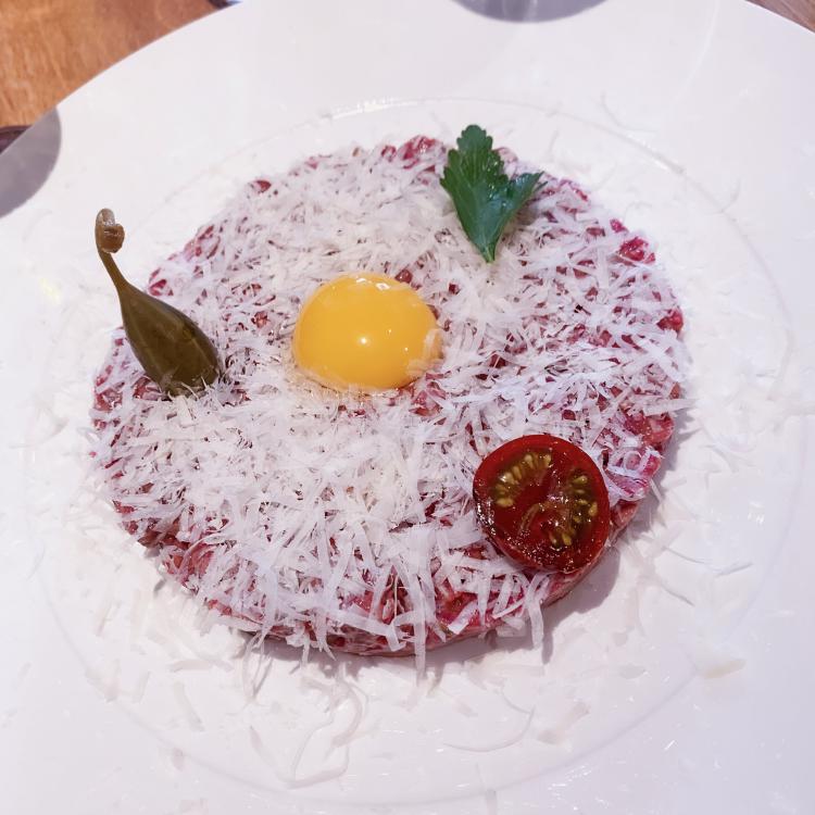 Tartare de Bœuf façon Neige de Parmesan | Restaurant
